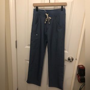 NWT FIGS Kade Cargo pants